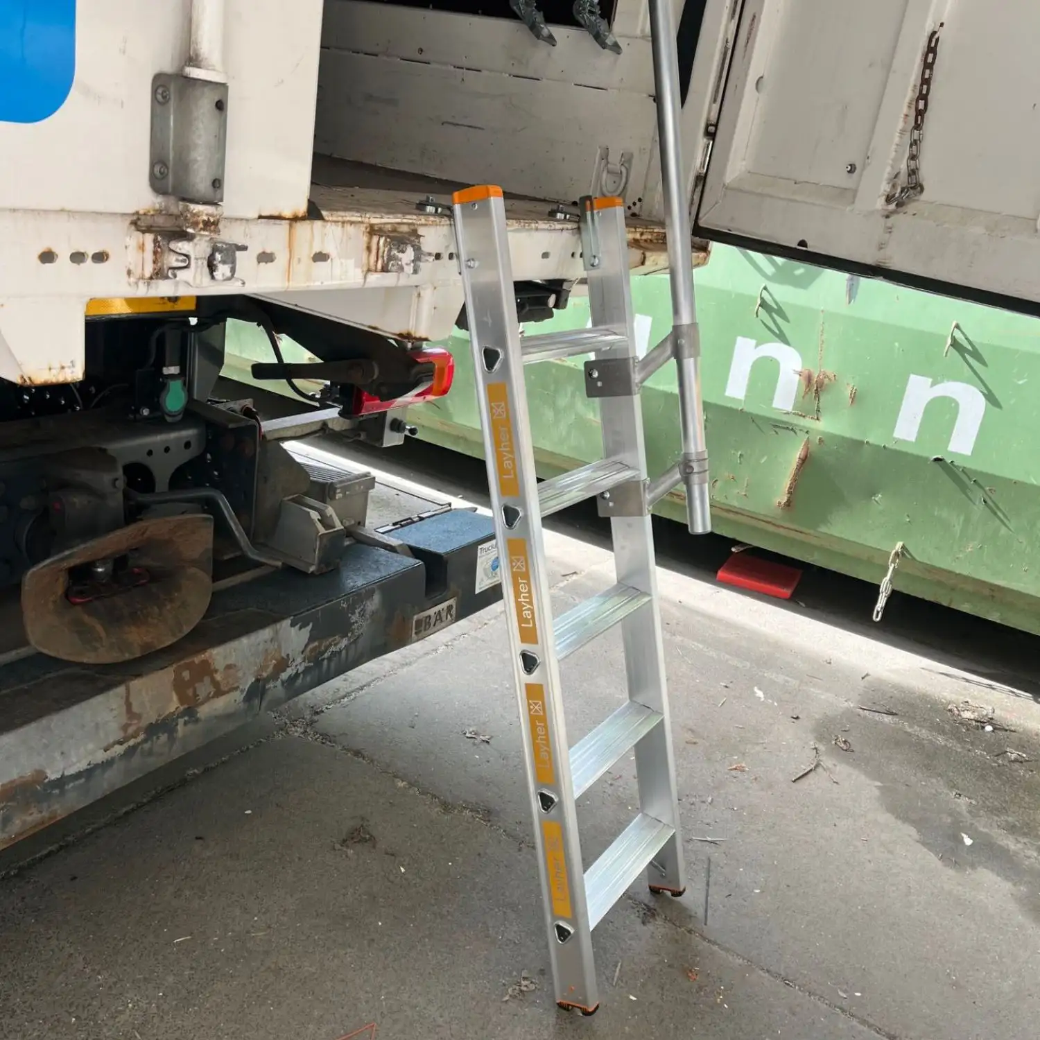 Layher - LKW-Leiter TOPIC 1070 - mit ausziehbarem Handlauf 5 Stufen