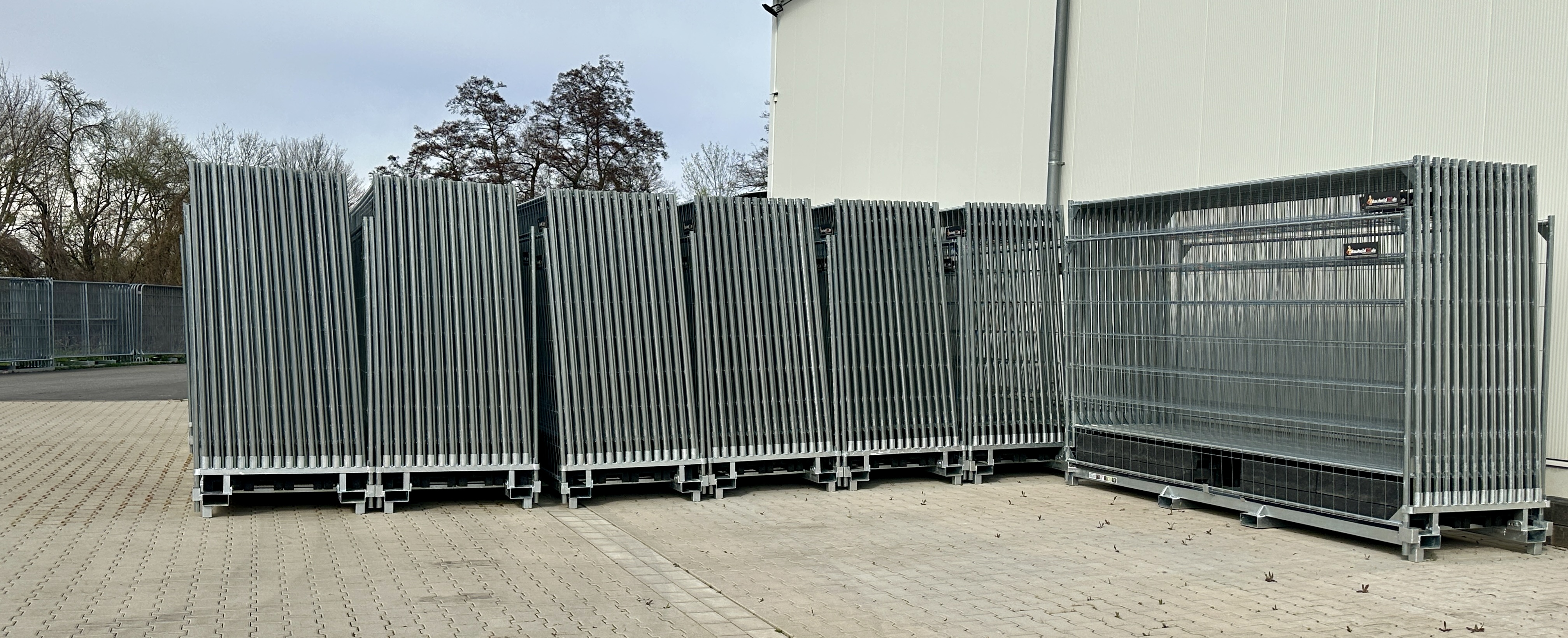 Bauheld24 - Bauzaun BH Standard Paket 300 Stück - Länge 1.050m