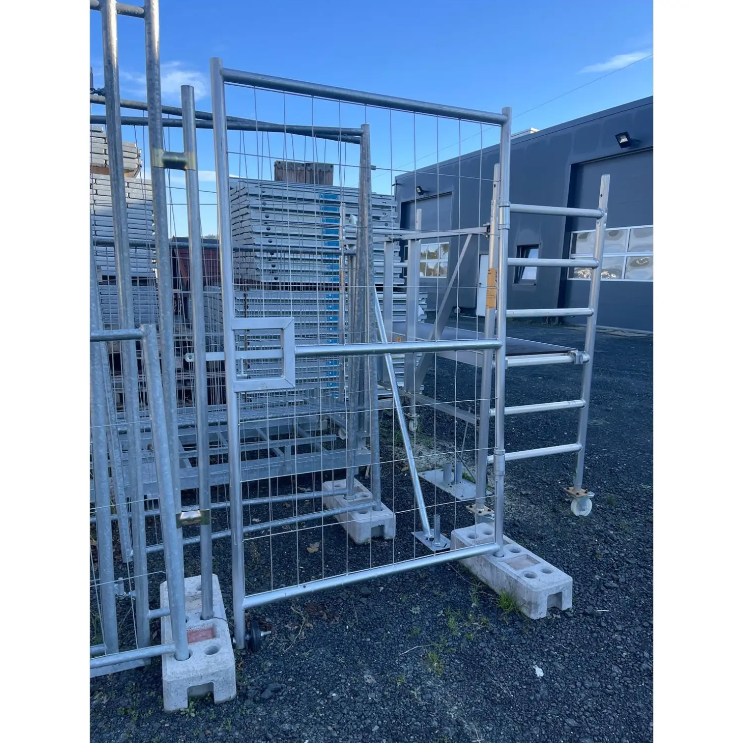 Bauheld24 - BH Personentür mit Riegel