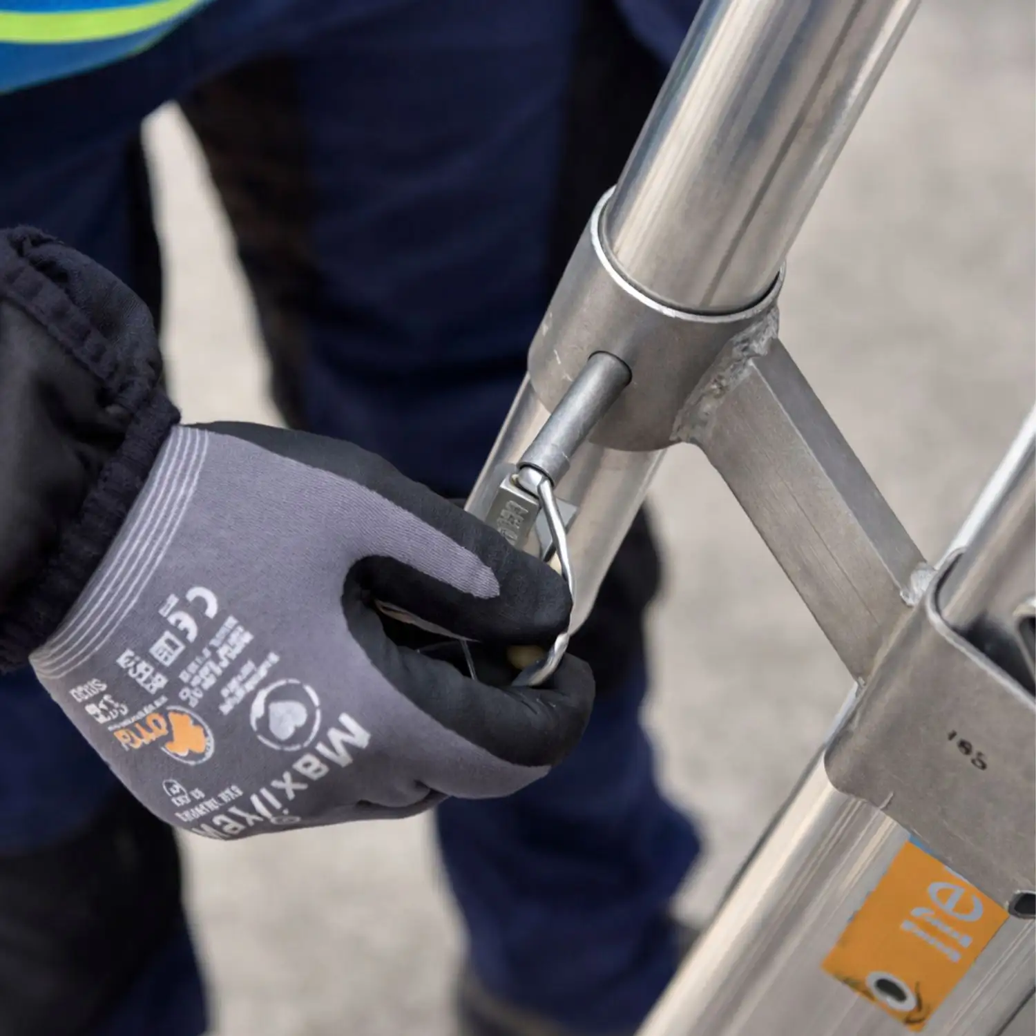 Layher - LKW-Leiter TOPIC 1070 - mit ausziehbarem Handlauf 5 Stufen