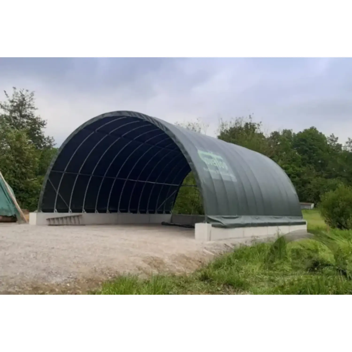 Rundbogenhalle 9,15m x 12m-dunkelgrün-mit geschlossener Plane - R912