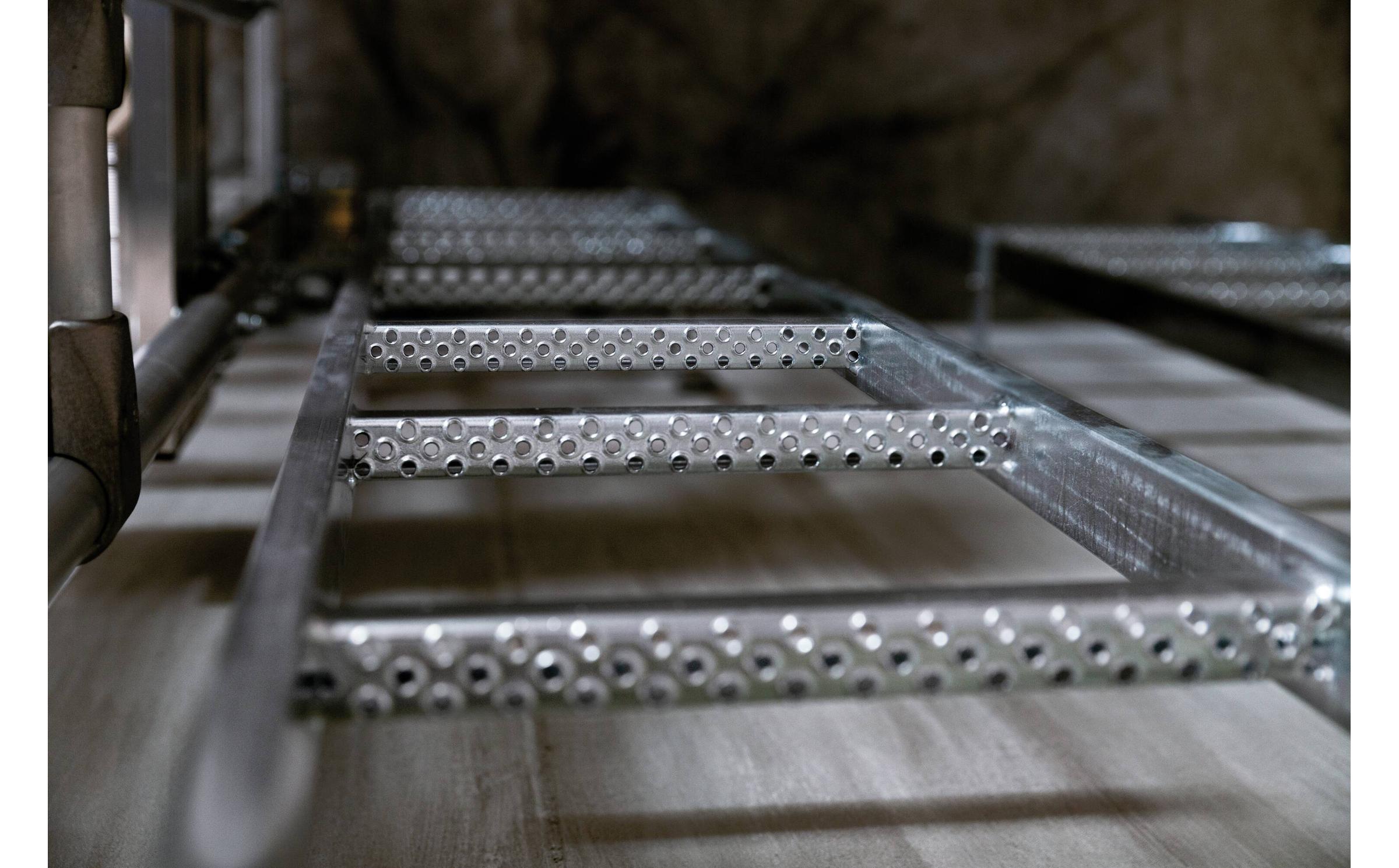 Munk - Schachtleiter Stahl feuerverzinkt 15 Sprossen 400 mm Licht Weite