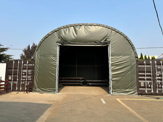 Container Überdachung - FLEXTOP 8m x 12m-dunkelgrün-Frontwand mit Hochziehtor und offene Rückseite
